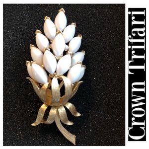 Vintage Crown TRIFARI White Acrylic Floral Brooch